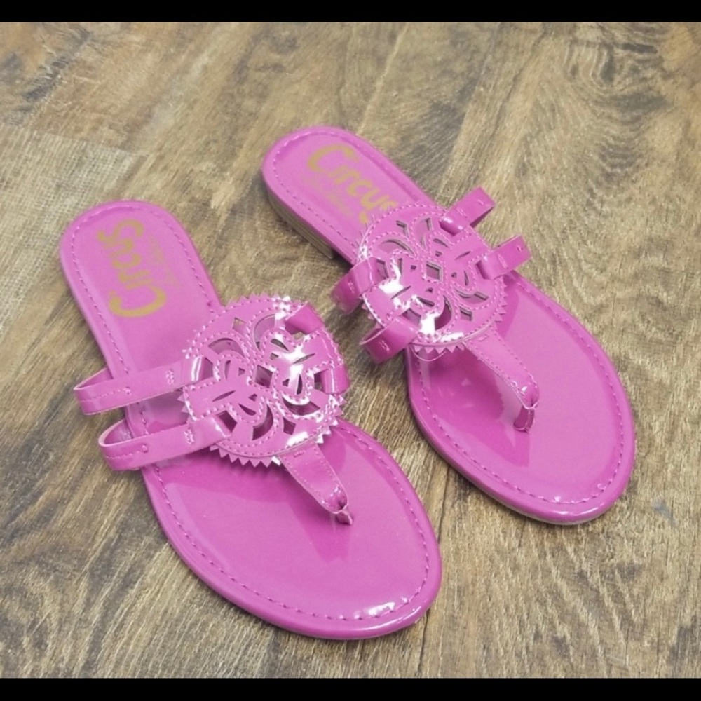 Circus by Sam Edelman Canyon Medallion Flat Sandal